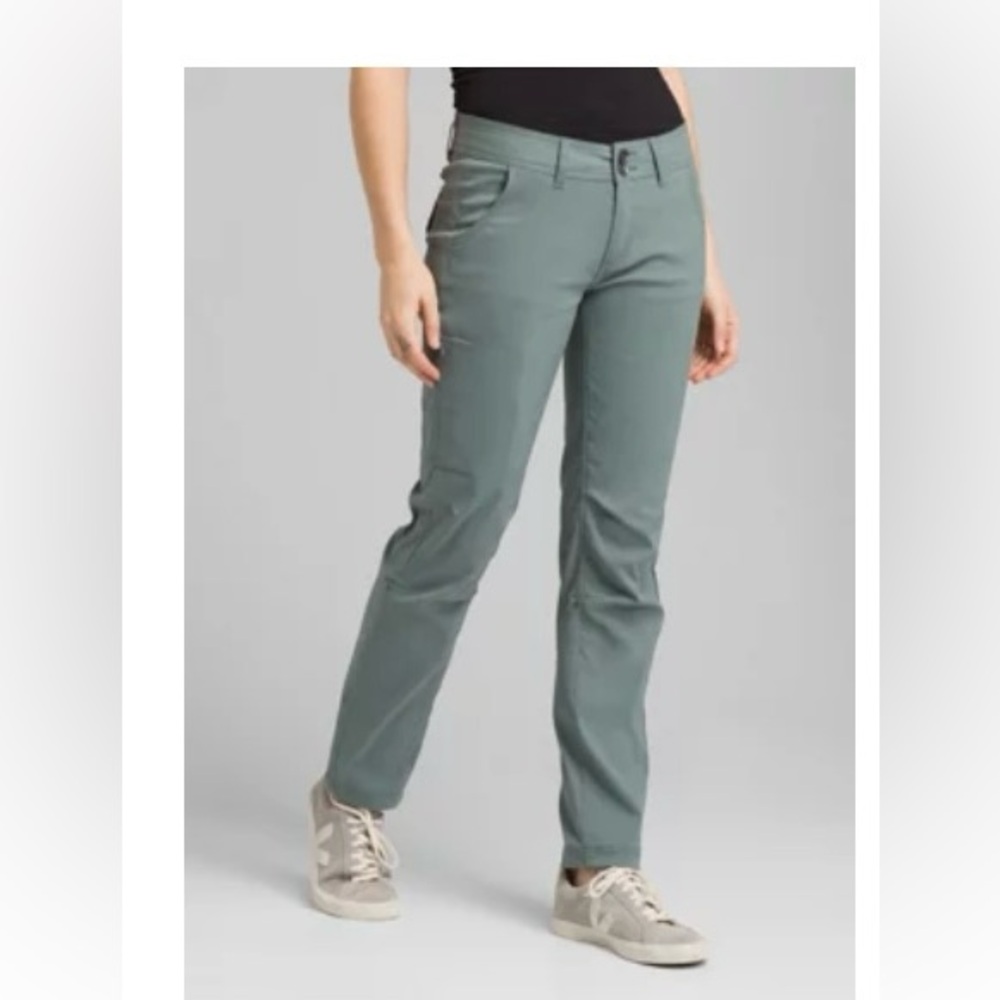 Halle straight leg NWT, size 12